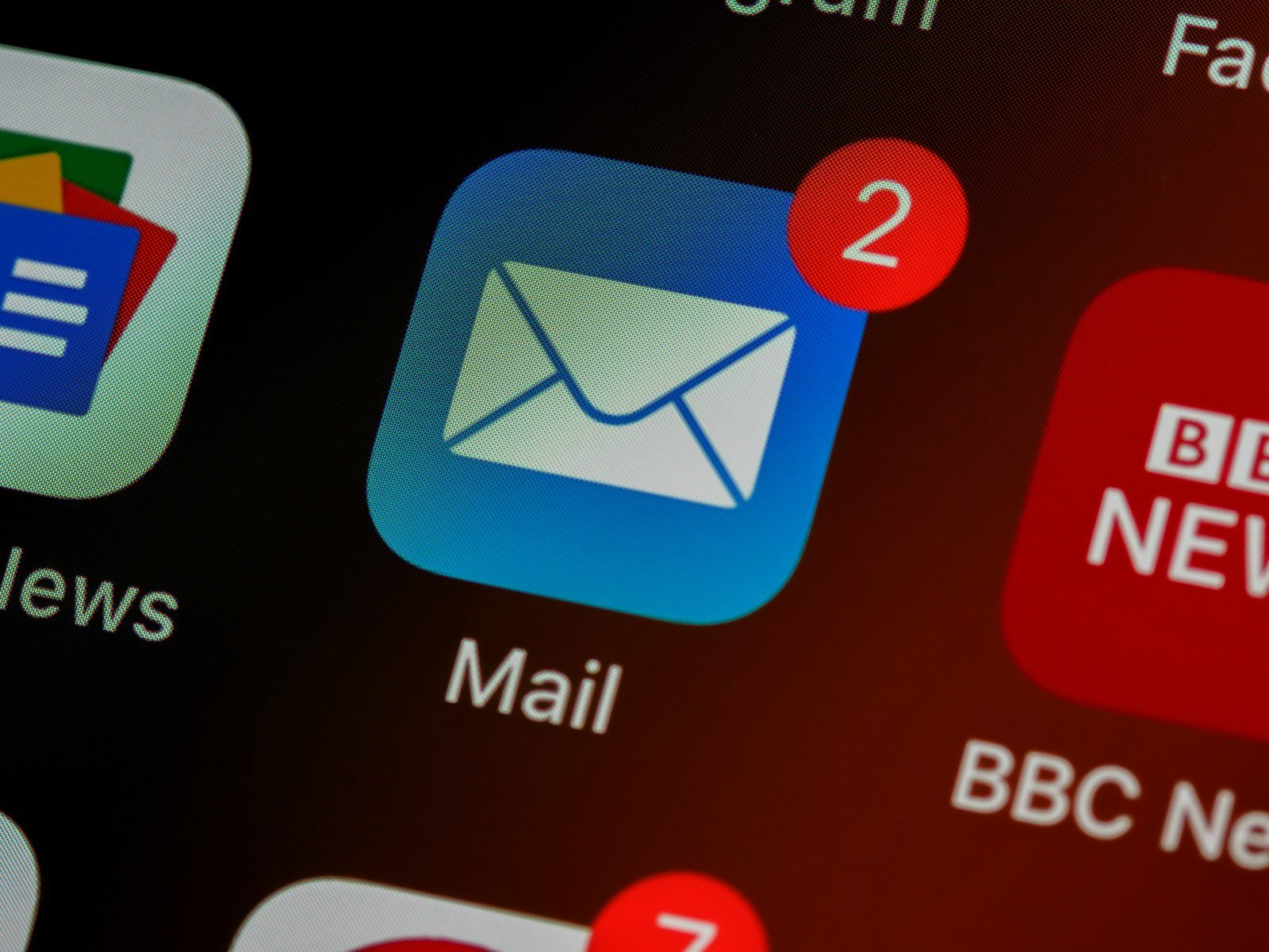 Phone screen showing a mail app icon with unread badge